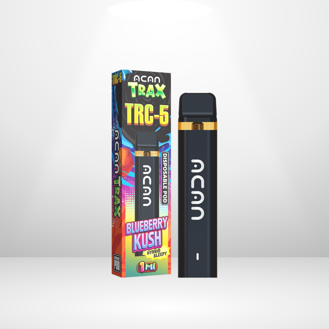 En elegant svart ACAN vape märkt TRC-5 Engångsvape 95% 1ml står vid sin livliga låda, som visar Blueberry Kush och livlig grafik med en blå till röd gradientbakgrund.