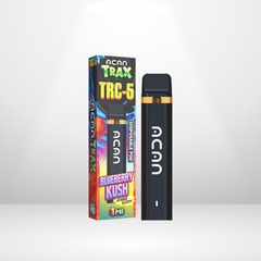 En elegant svart ACAN vape märkt TRC-5 Engångsvape 95% 1ml står vid sin livliga låda, som visar Blueberry Kush och livlig grafik med en blå till röd gradientbakgrund.
